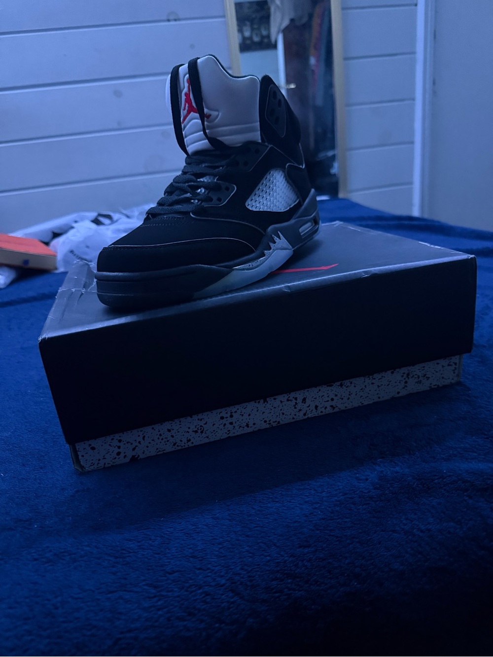 Jordan Black/White/ metallic Retro 5 Sneaker